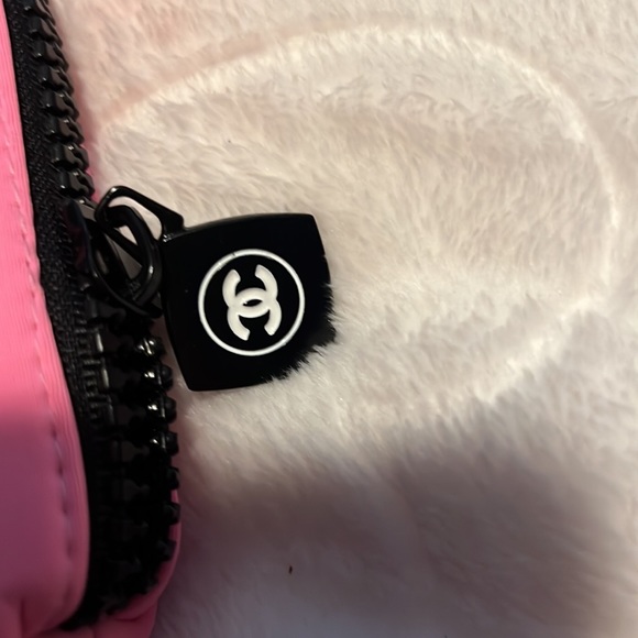 One available! Authentic New Luxury CHANEL Makeup Bag — neoprene in cute in pink - Picture 5 of 8